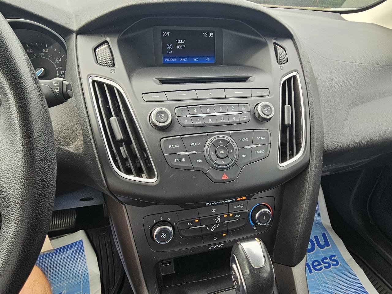 Used 2015 Ford Focus SE w/ Equipment Group 201A image 12