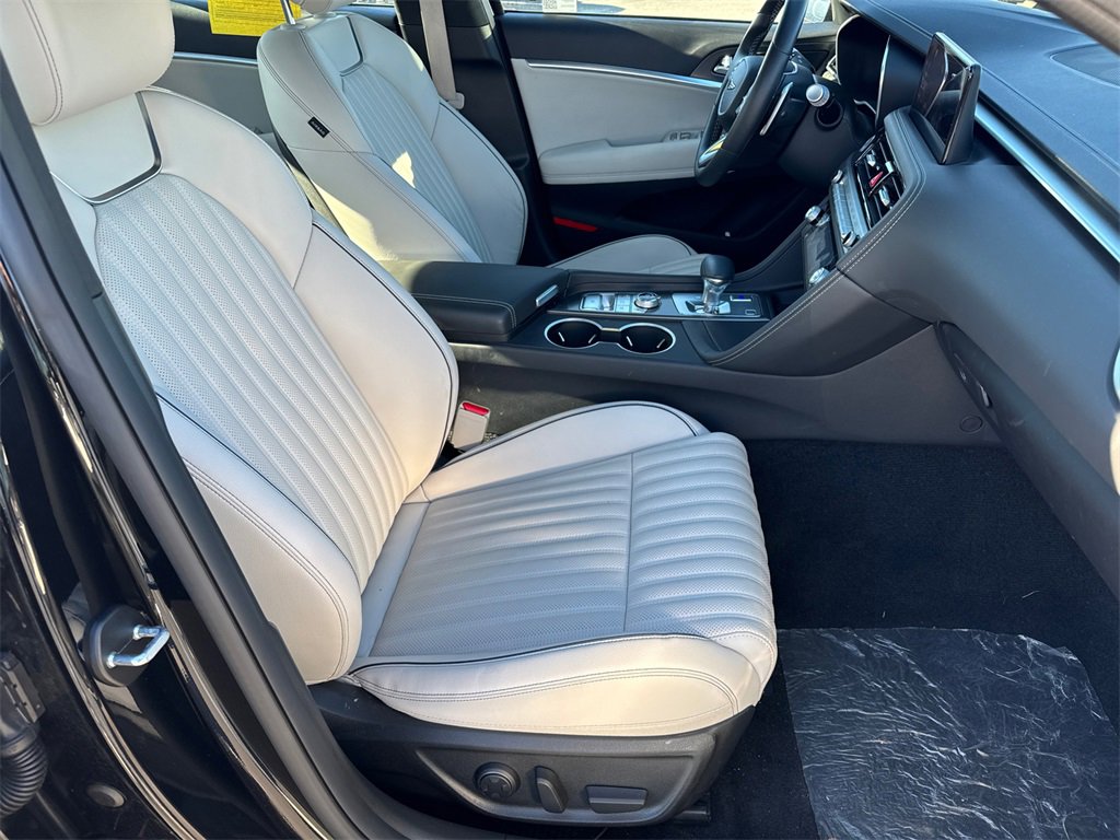 Used 2025 Genesis G70 2.5T w/ Sport Prestige Package image 13