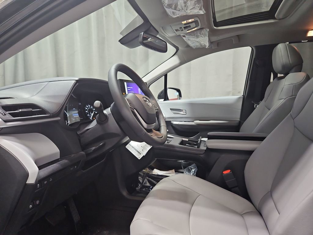 New 2026 Toyota Sienna XLE image 15