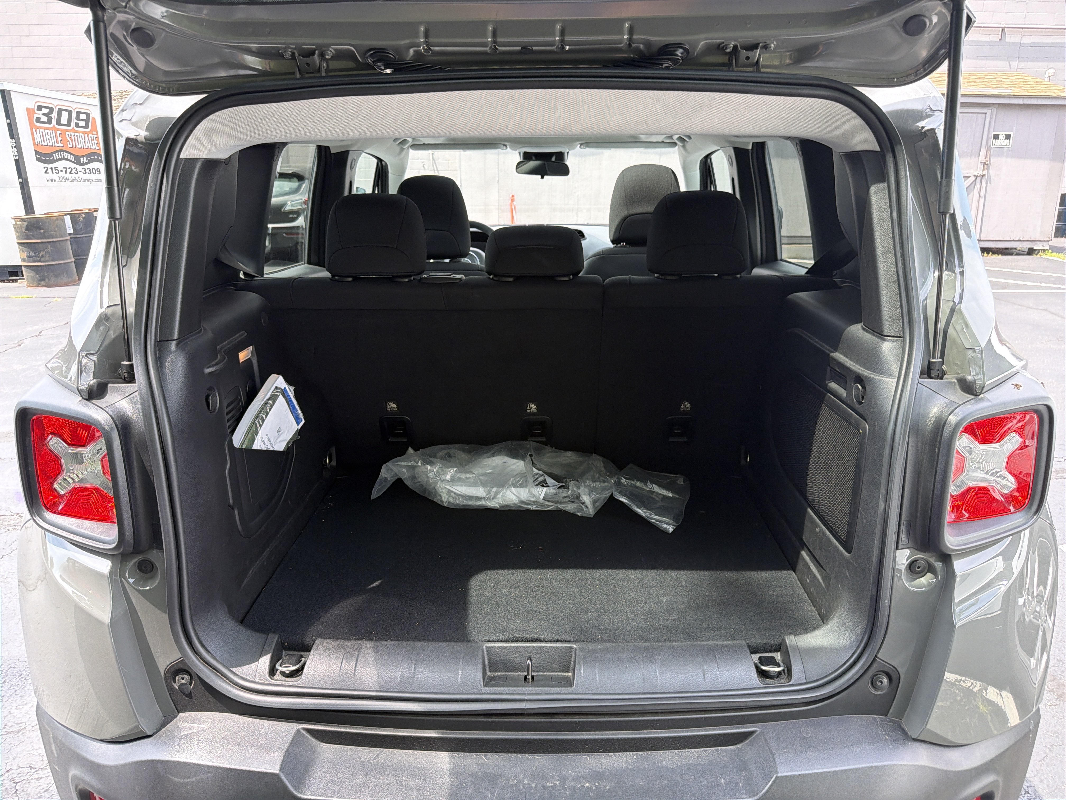 Certified 2023 Jeep Renegade Latitude w/ Sun/Sound Group AWD/4WD image 6