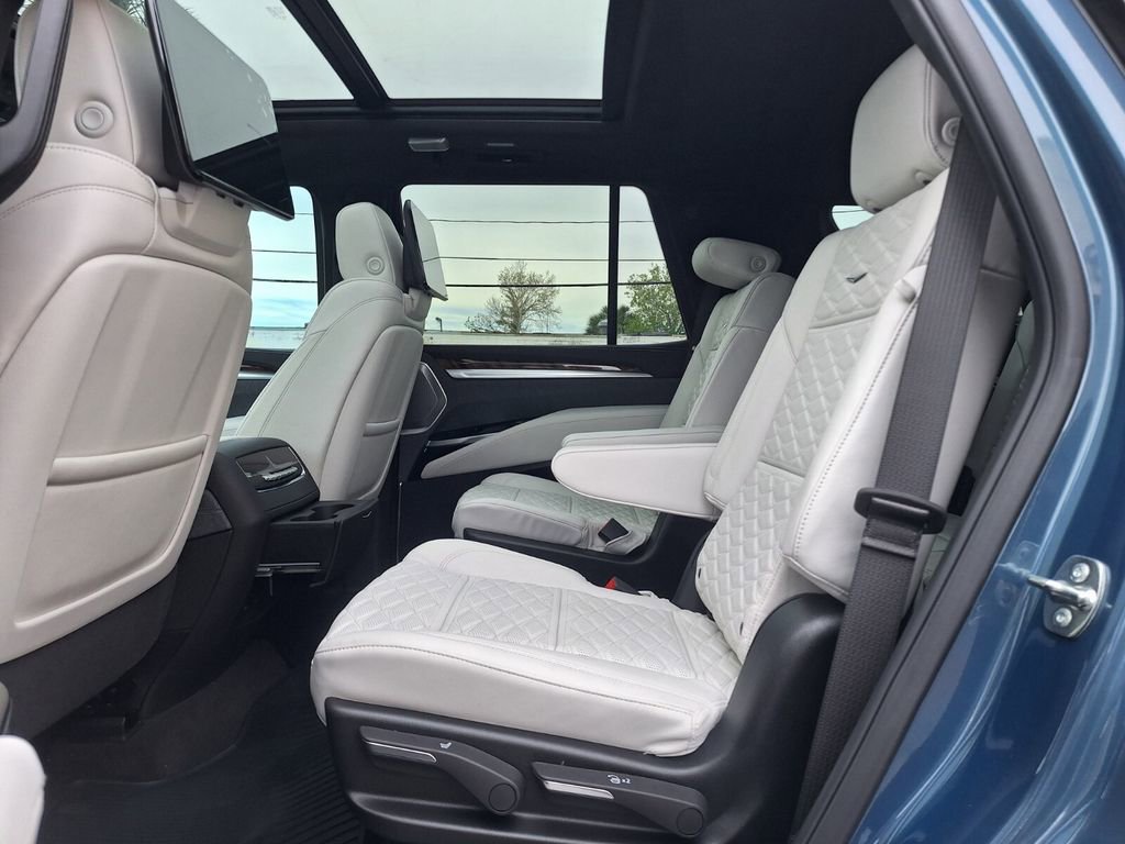 New 2026 Cadillac Escalade Platinum Luxury w/ LPO, Radiant Package image 12