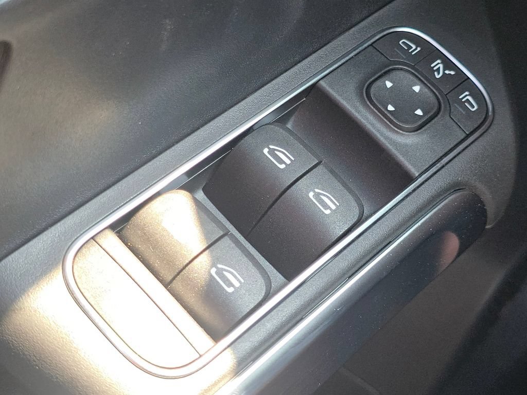 New 2026 Mercedes-Benz GLB 250 4MATIC image 27