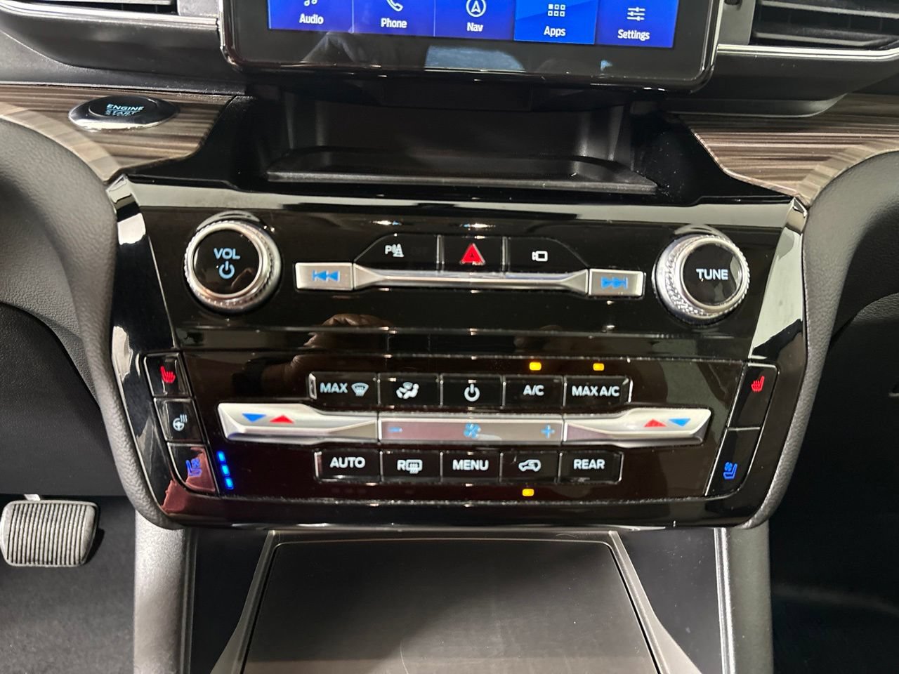 Used 2022 Ford Explorer Limited w/ Equipment Group 301A RWD image 17