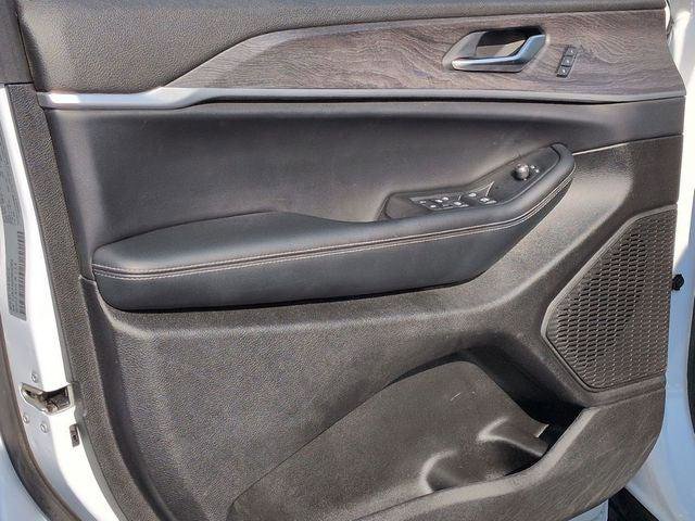 Certified 2024 Jeep Grand Cherokee L Limited w/ Luxury Tech Group II image 15