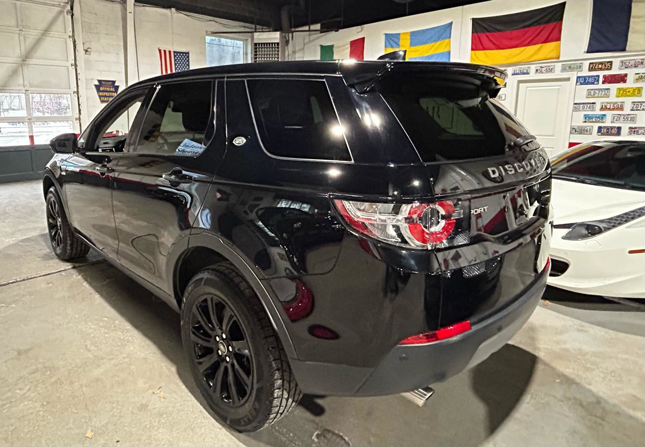 Used 2018 Land Rover Discovery Sport SE image 3