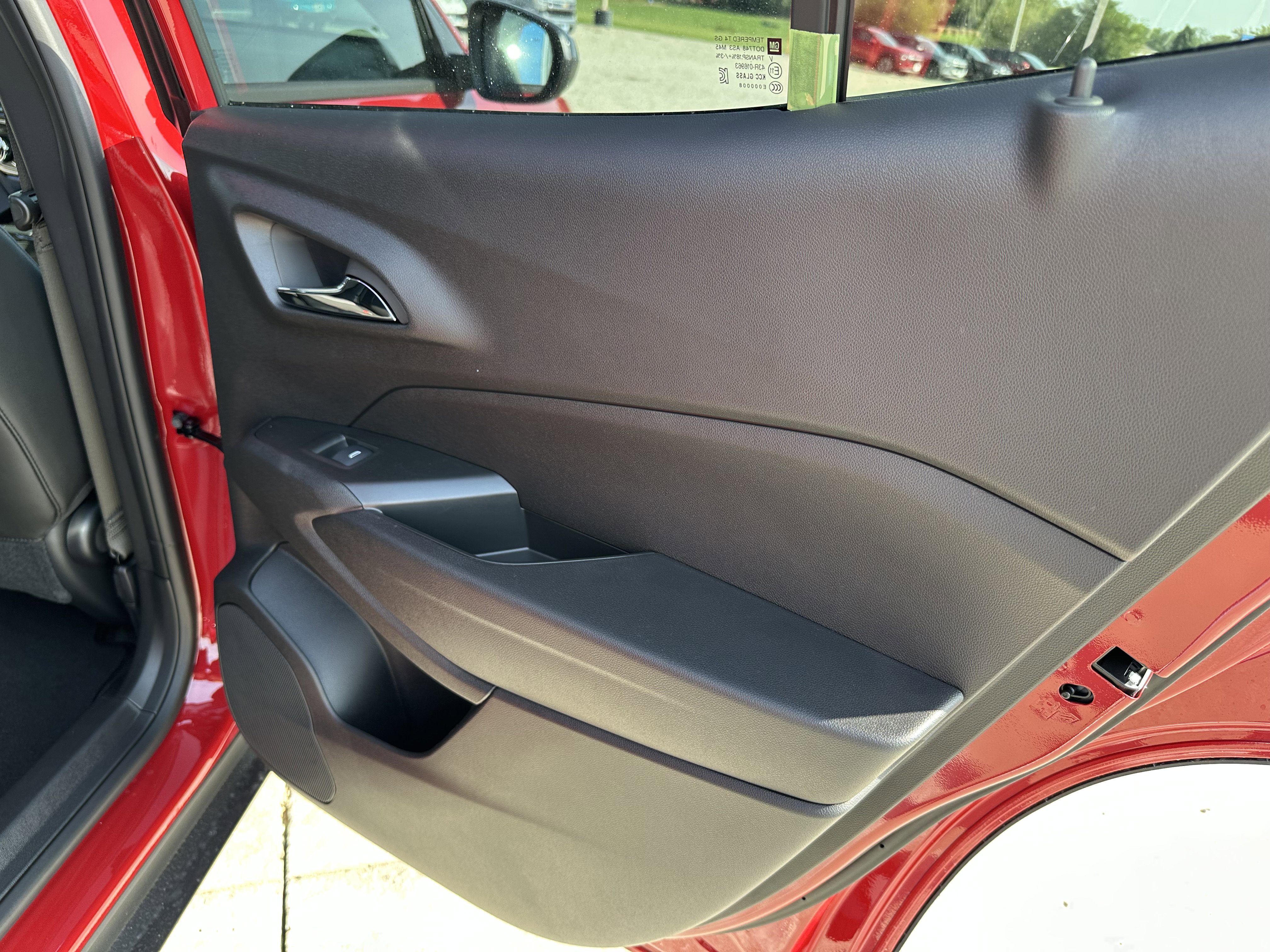 New 2026 Chevrolet Trax RS w/ Sunroof Package image 24