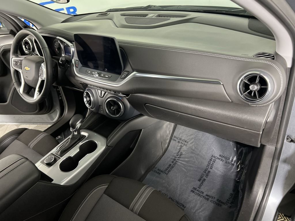 Used 2025 Chevrolet Blazer LT image 28