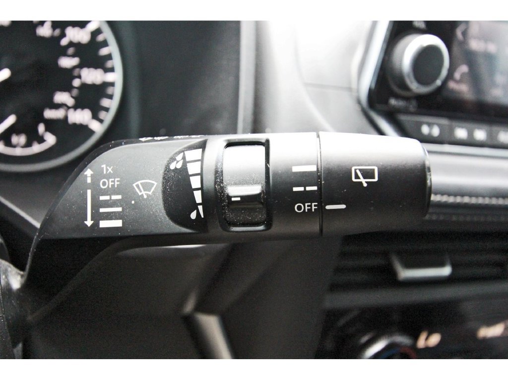 Used 2023 Nissan Rogue SV FWD image 18