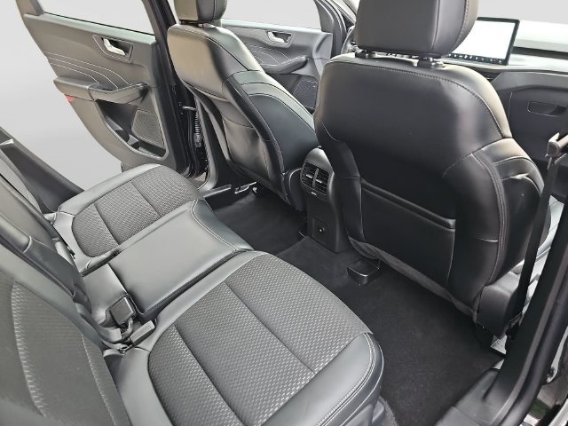 Used 2025 Ford Escape SE FWD image 34
