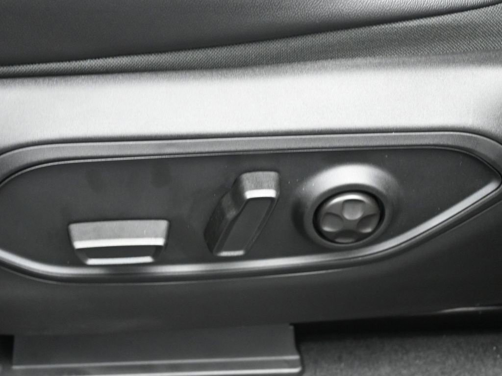 New 2025 Jeep Grand Cherokee L Altitude image 18