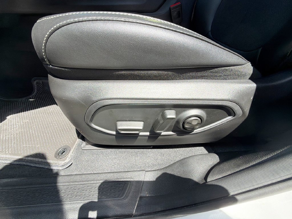 Used 2025 Jeep Grand Cherokee Altitude RWD image 14
