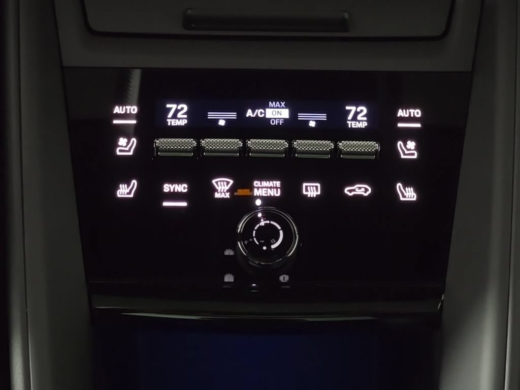 Certified 2025 Porsche Macan Electric RWD image 23
