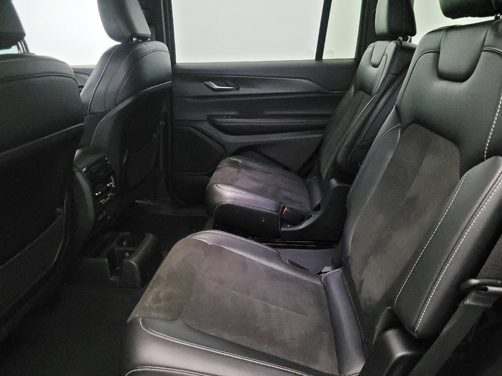 Used 2023 Jeep Grand Cherokee L Laredo image 18