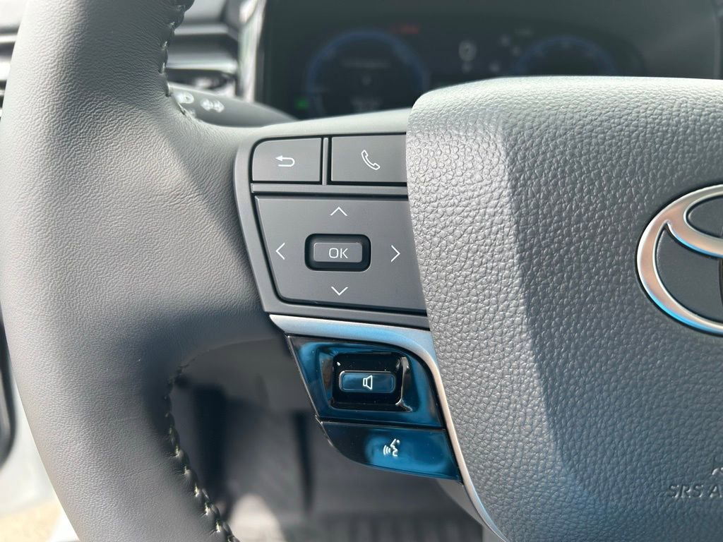 Used 2025 Toyota Camry XLE image 24