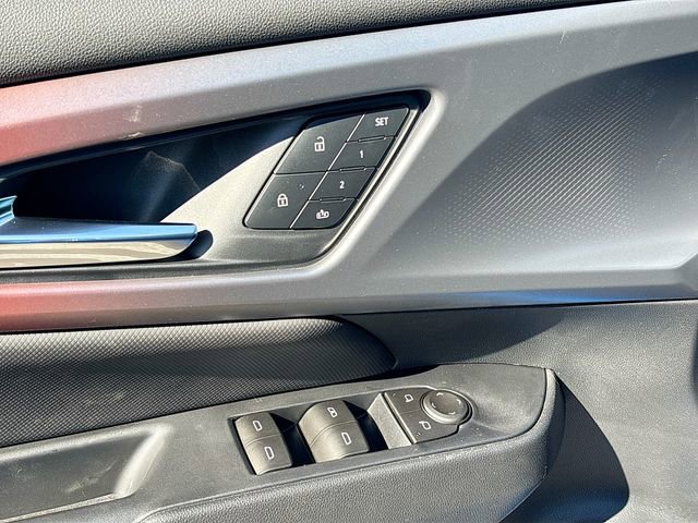 New 2025 Chevrolet Equinox EV RS w/ Convenience Package II AWD/4WD image 22
