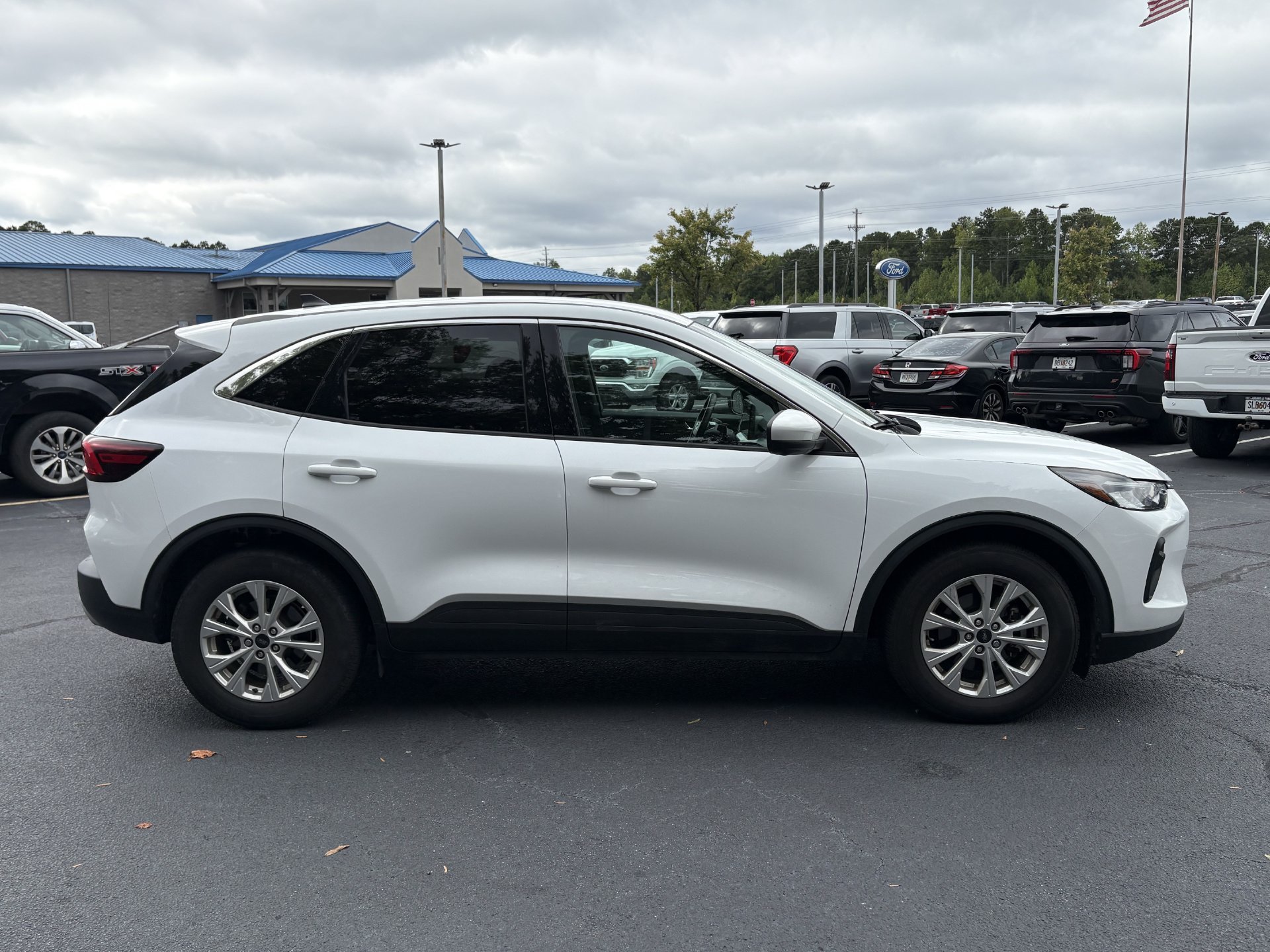 Used 2023 Ford Escape Active w/ Tech Pack #2 FWD image 22
