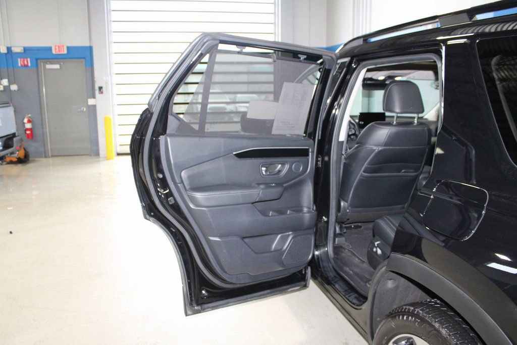 Used 2023 Honda Pilot Touring image 17