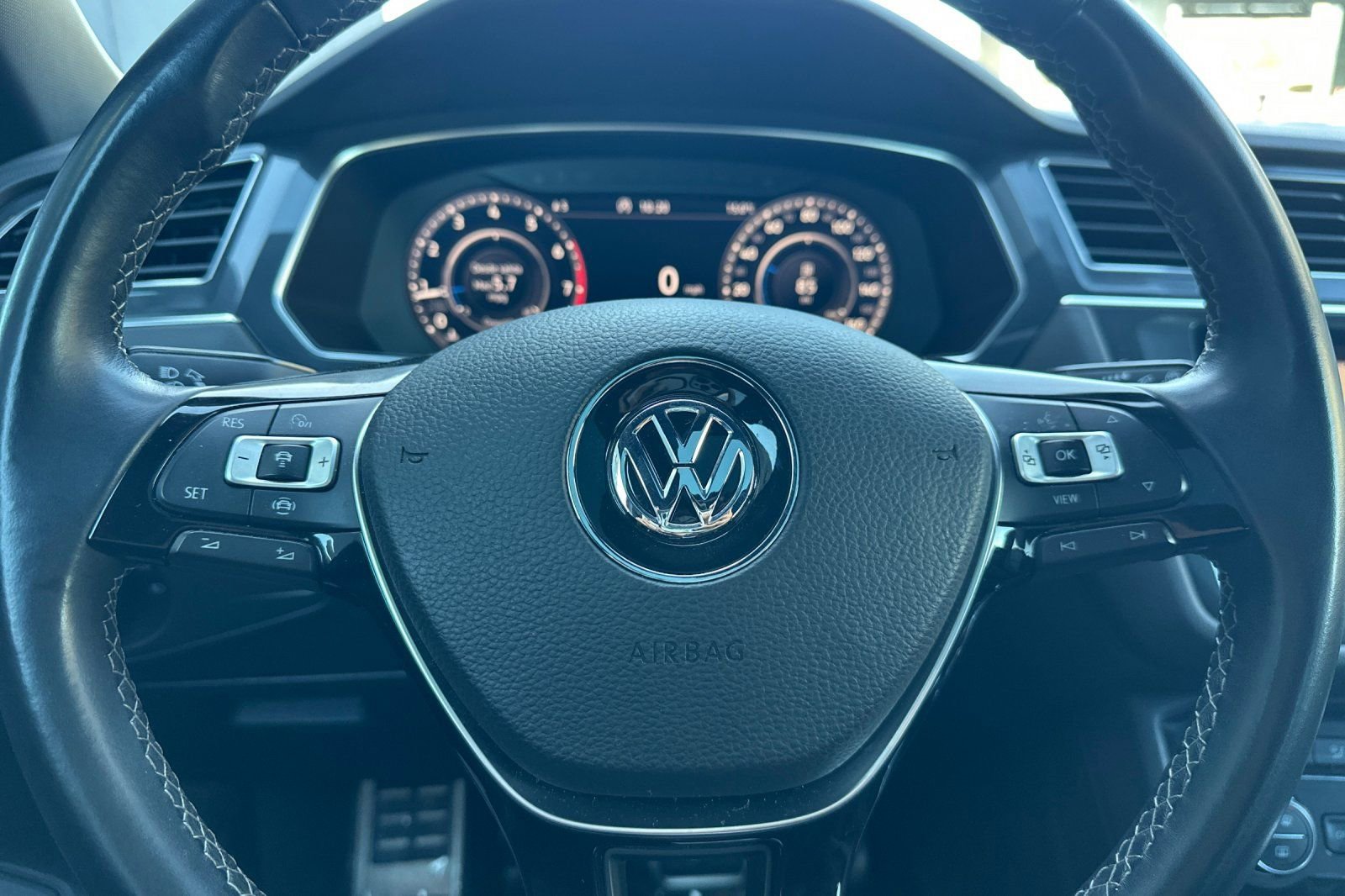 Used 2019 Volkswagen Tiguan SEL R-Line image 36