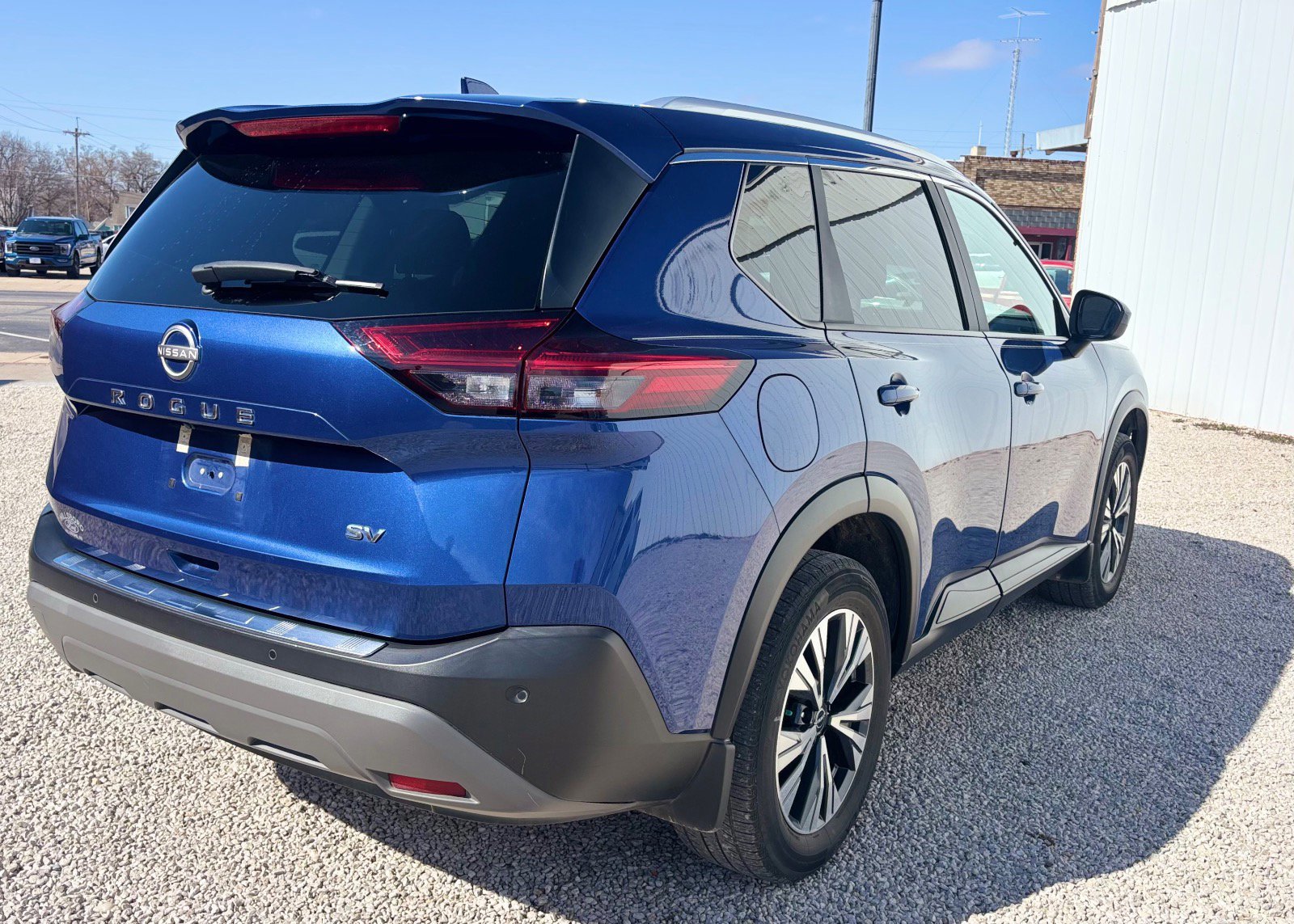 Used 2023 Nissan Rogue SV w/ SV Premium B Package image 3