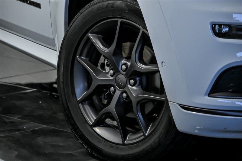Used 2019 Jeep Grand Cherokee Limited X AWD/4WD image 3