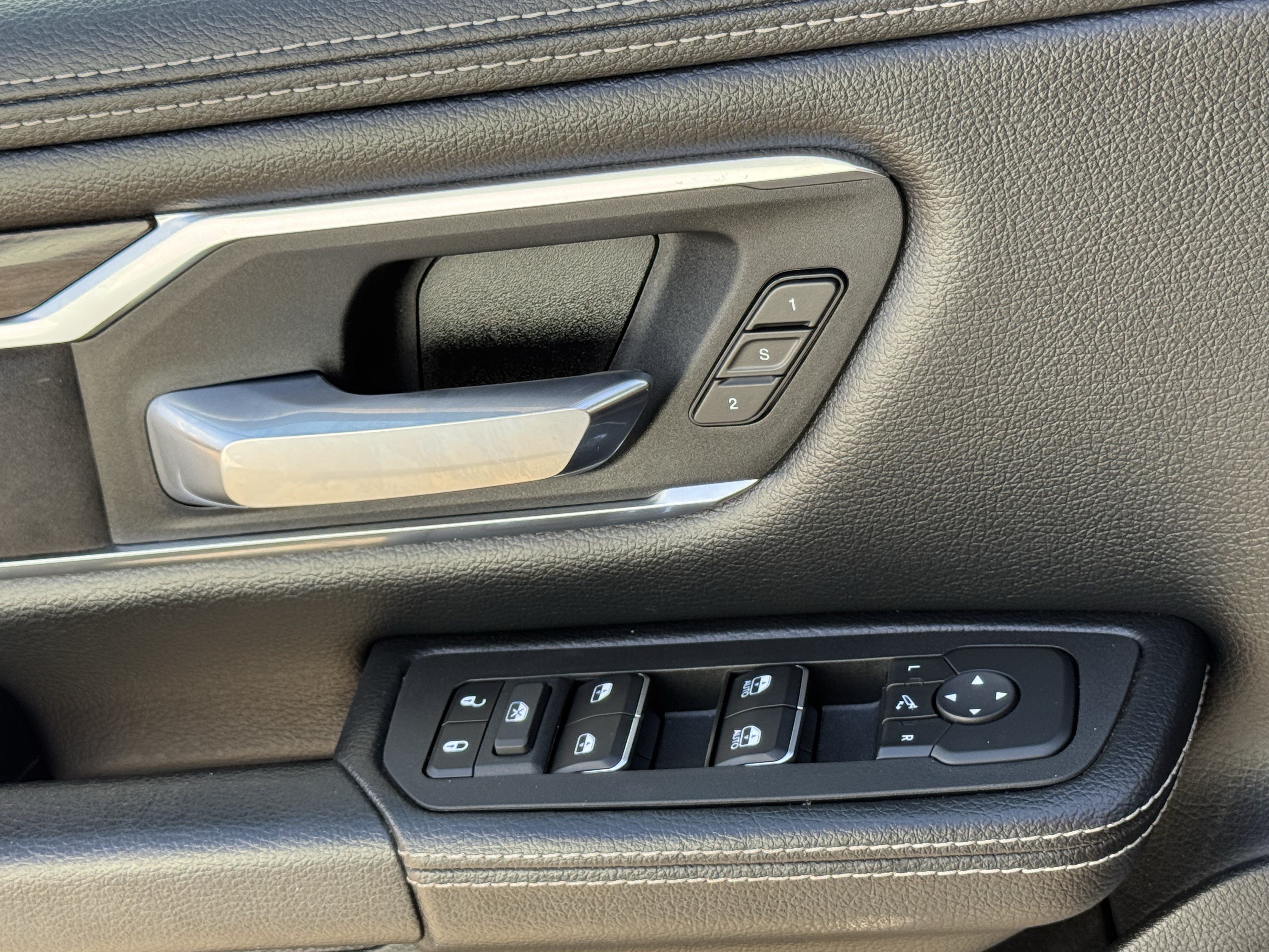 Used 2025 RAM 1500 Laramie w/ Sport Appearance Package AWD/4WD image 22