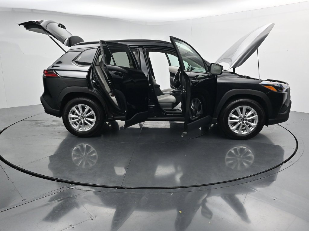 Used 2026 Toyota Corolla Cross LE FWD image 38