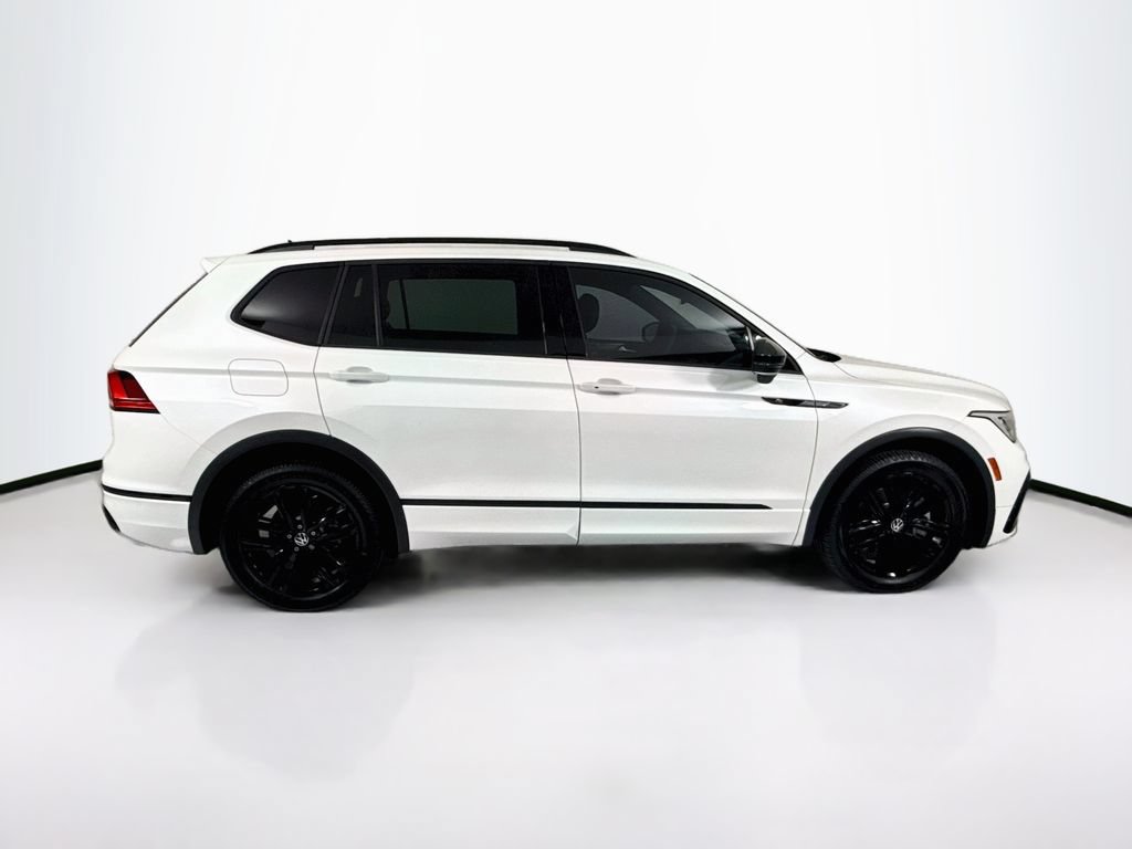 Used 2022 Volkswagen Tiguan SE R-Line FWD image 4
