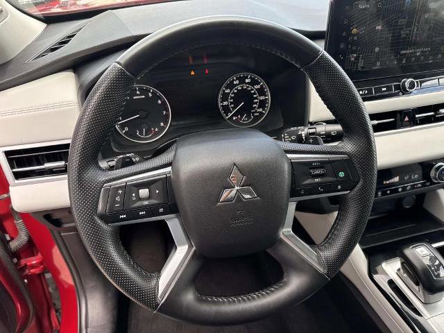 Used 2025 Mitsubishi Outlander AWD image 22
