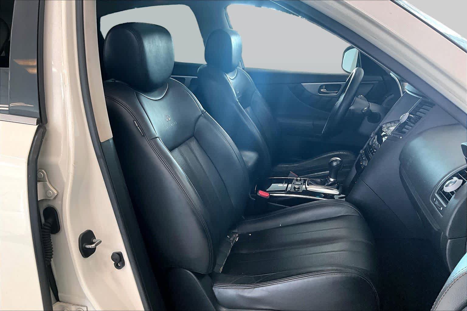 Used 2014 INFINITI QX70 AWD w/ Premium Package image 8