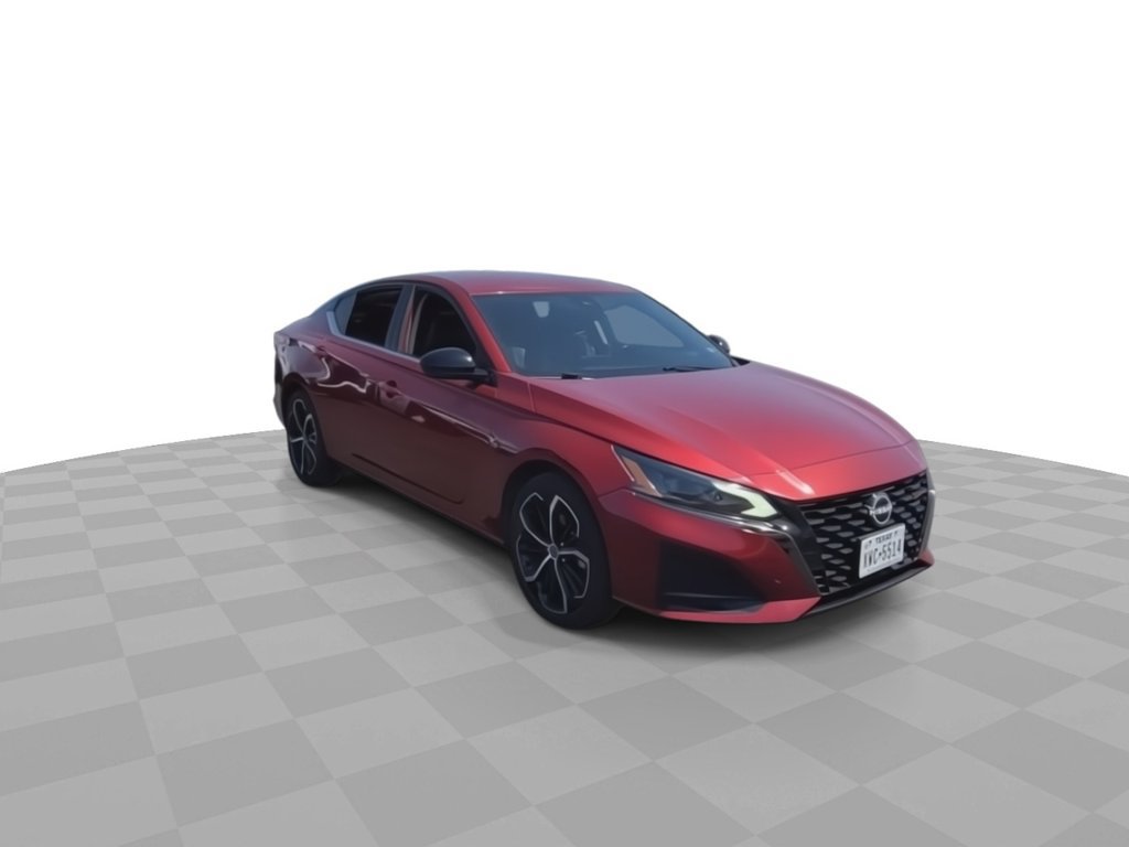 Used 2023 Nissan Altima 2.5 SR FWD image 2