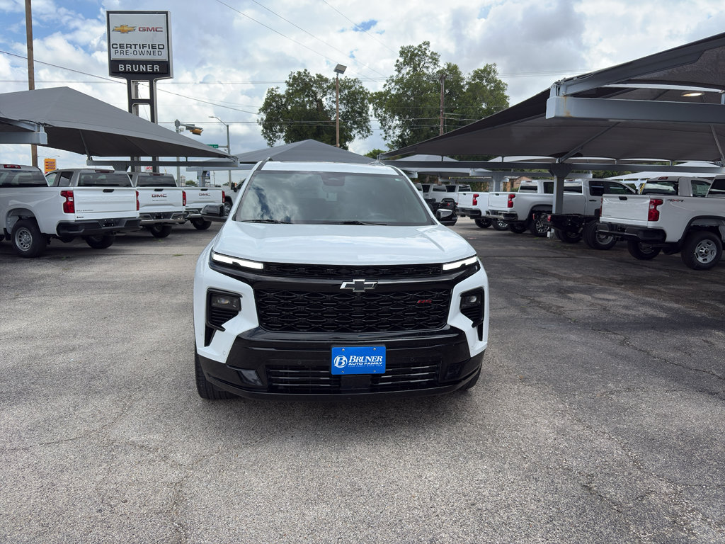 Used 2024 Chevrolet Traverse RS FWD image 2