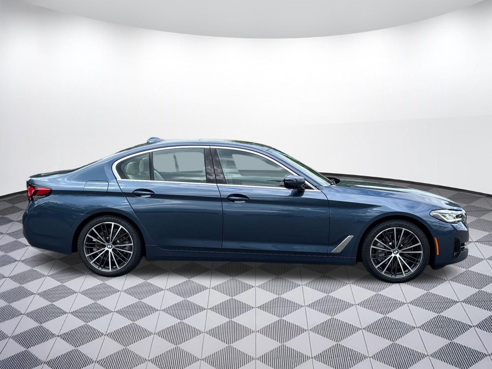 Used 2023 BMW 530i xDrive w/ Premium Package AWD/4WD image 7