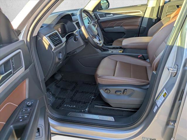 Used 2023 Volkswagen Atlas SE w/ Panoramic Sunroof Package image 16
