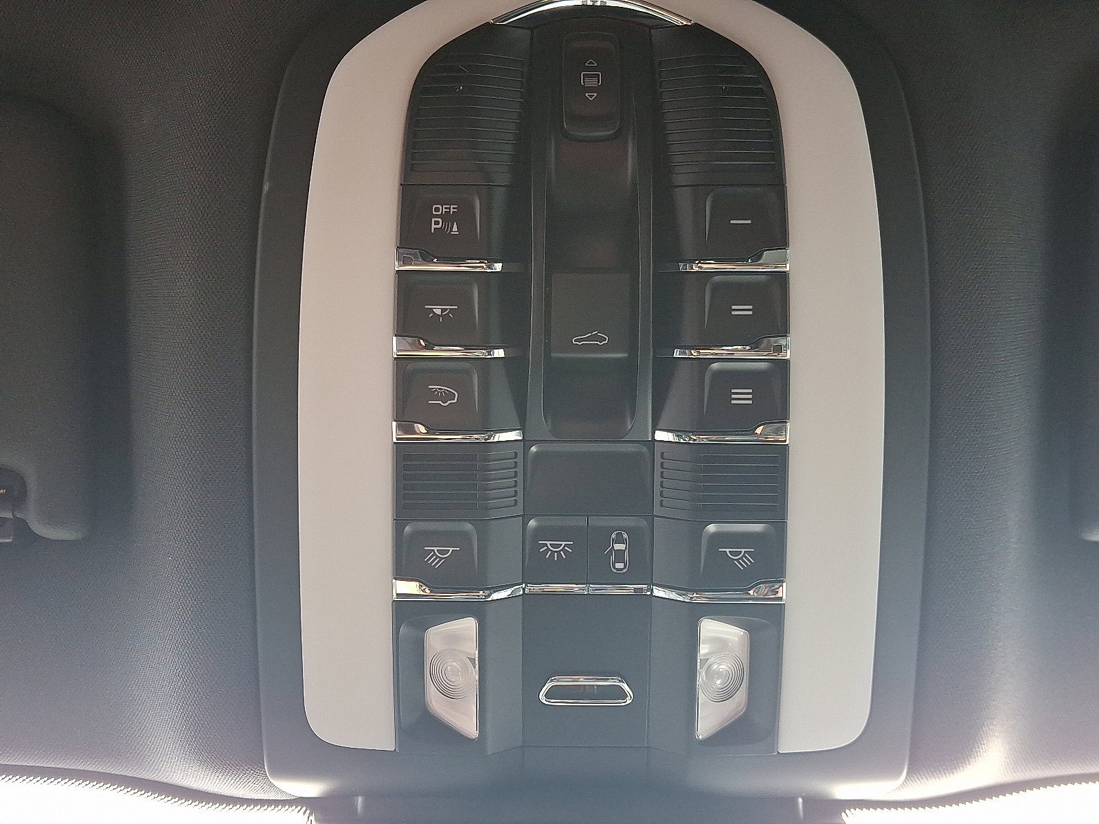 Used 2023 Porsche Macan image 25