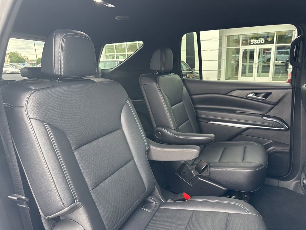 Used 2025 Chevrolet Traverse LT image 26