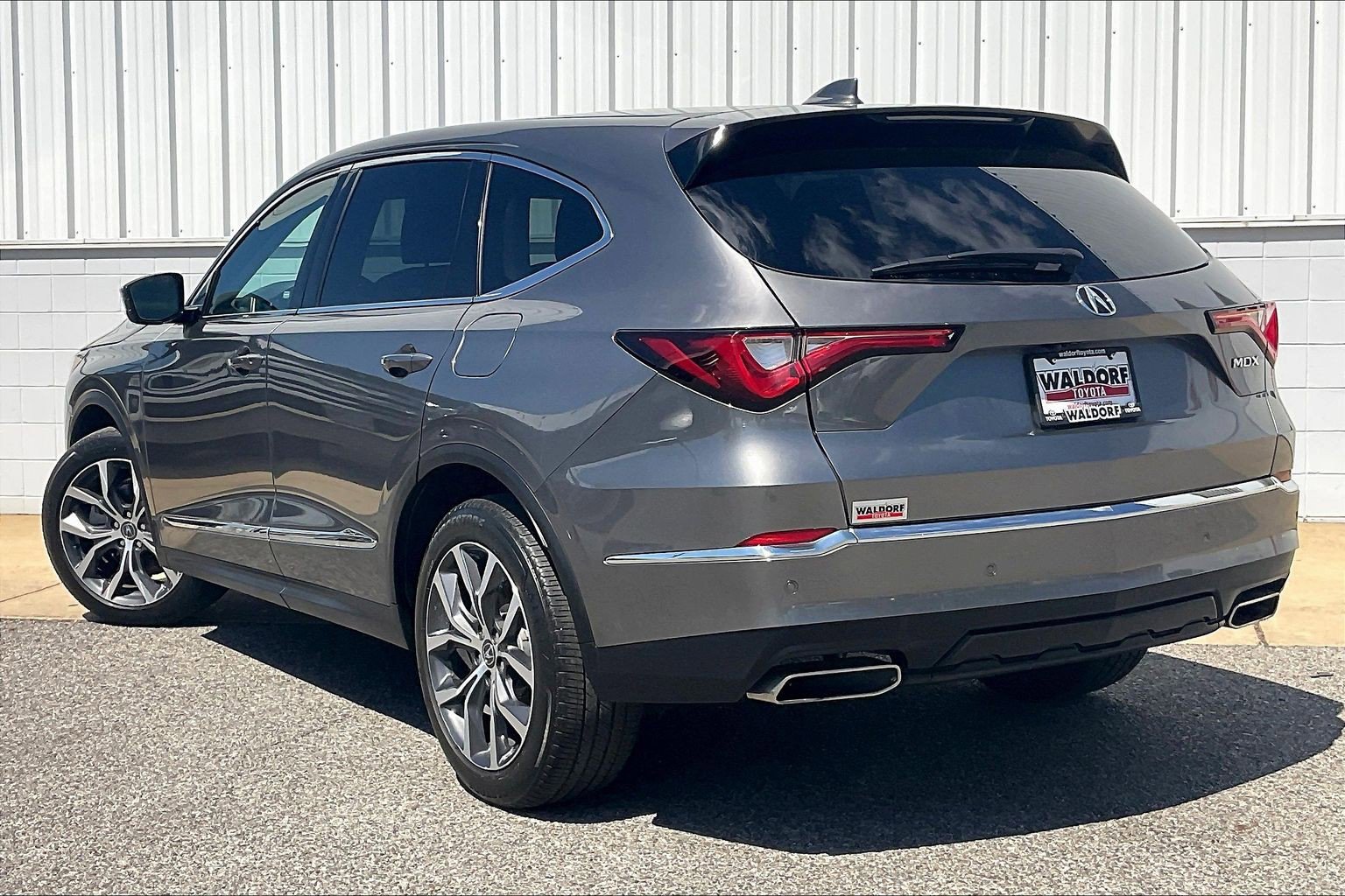 Used 2023 Acura MDX SH-AWD w/ Technology Package image 15