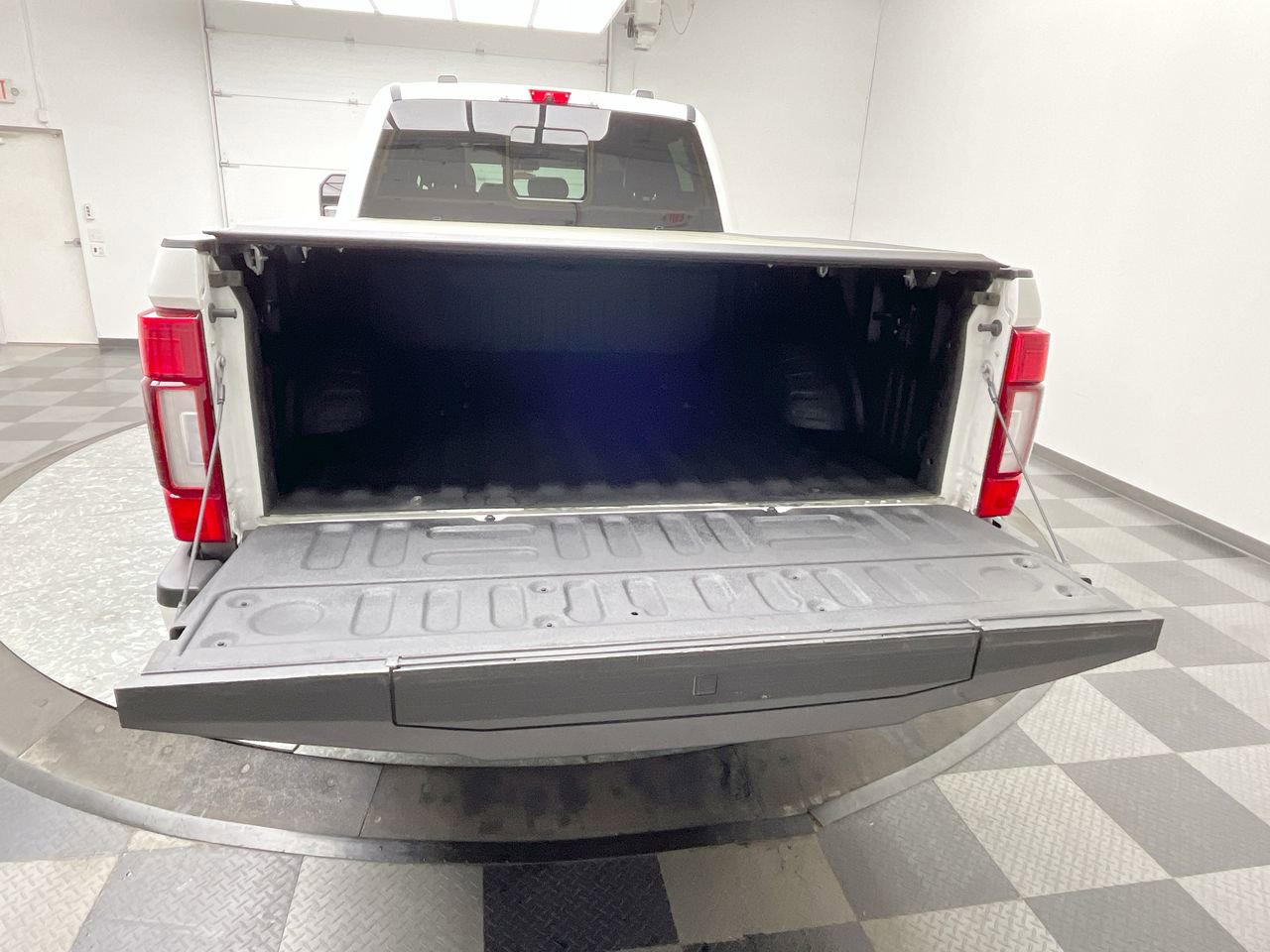 Used 2022 Ford F250 Platinum AWD/4WD image 34