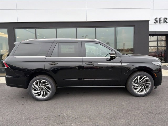 New 2025 Lincoln Navigator Reserve image 2
