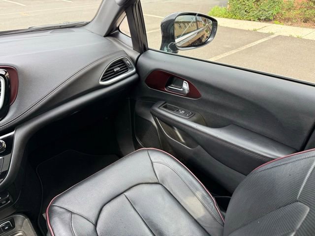 Used 2020 Chrysler Pacifica Limited FWD image 36