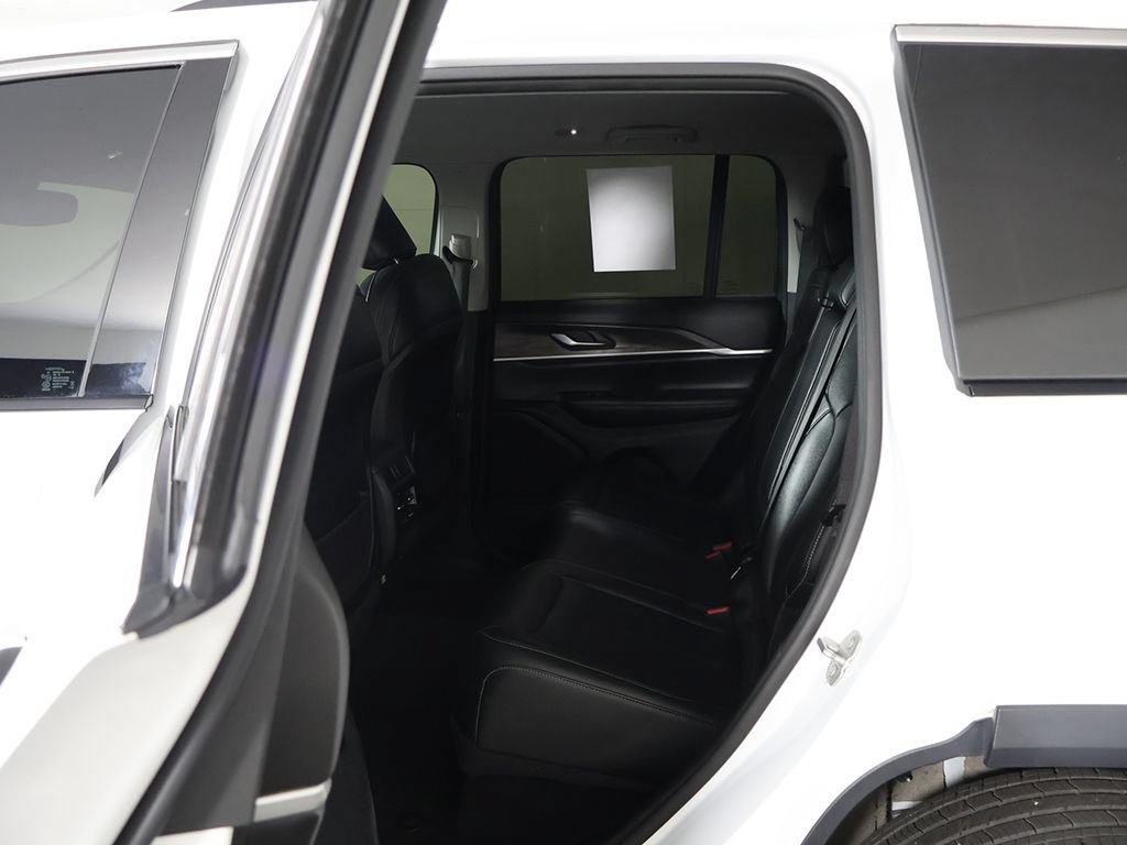 Used 2023 Jeep Grand Cherokee Limited AWD/4WD image 31
