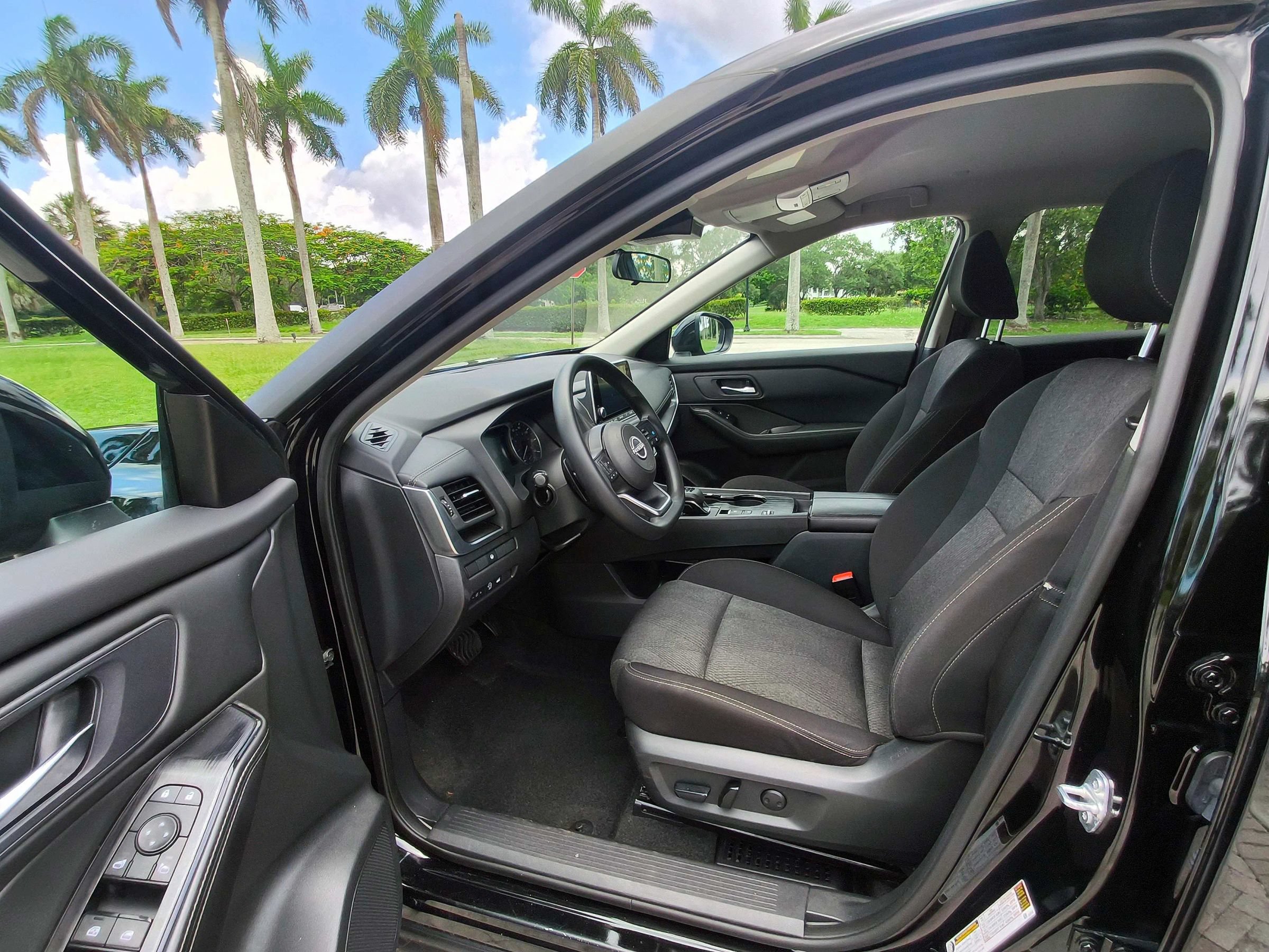 Used 2024 Nissan Rogue SV FWD image 6
