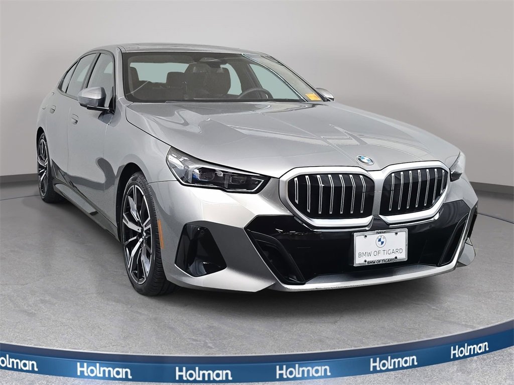 Used 2026 BMW 530i xDrive w/ M Sport Package image 3