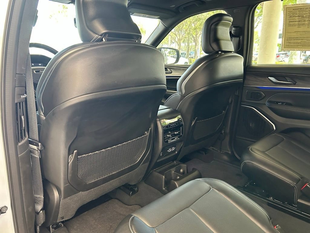Used 2025 Jeep Grand Cherokee L Overland w/ Advanced Protech Group III AWD/4WD image 40