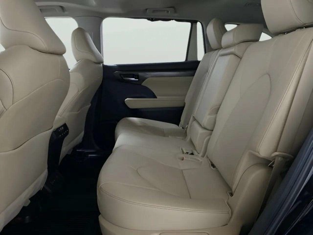 Used 2024 Toyota Highlander Limited AWD/4WD image 61