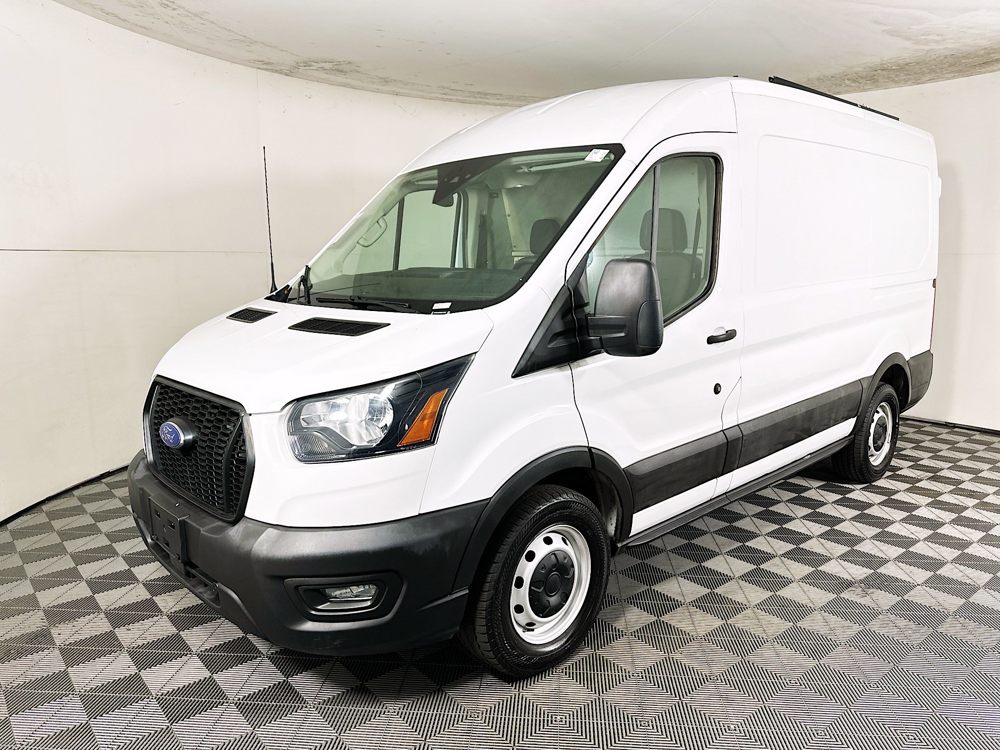 Used 2022 Ford Transit 150 Medium Roof image 7