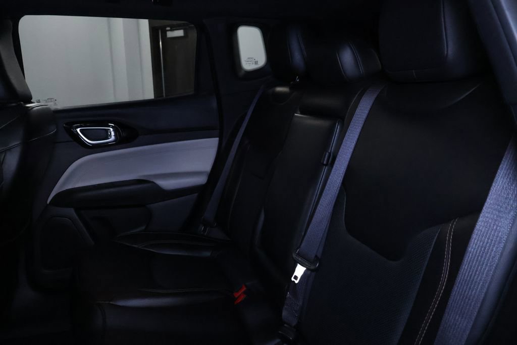 Used 2023 Jeep Compass Limited image 16