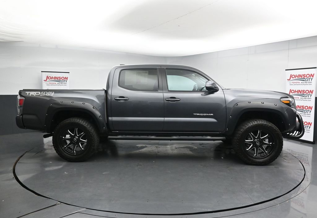 Used 2022 Toyota Tacoma TRD Off-Road w/ Technology Package image 9