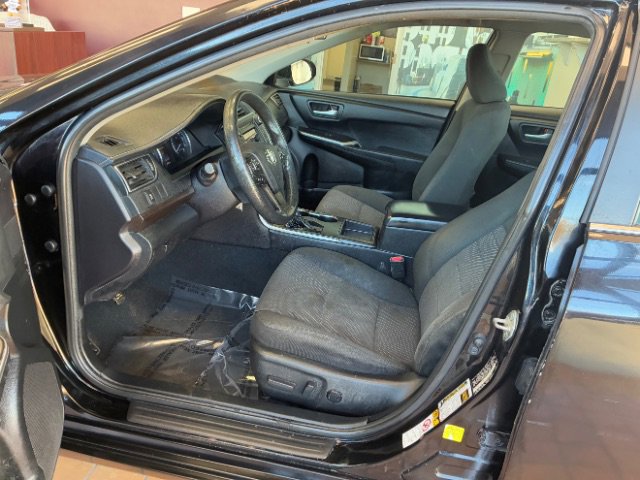 Used 2017 Toyota Camry LE image 5