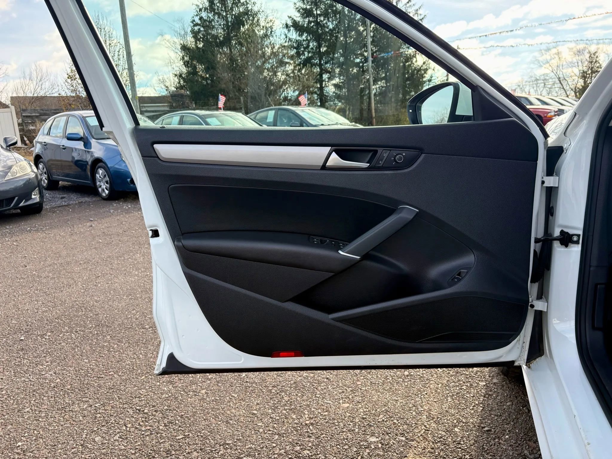 Used 2022 Volkswagen Passat 2.0T SE image 11