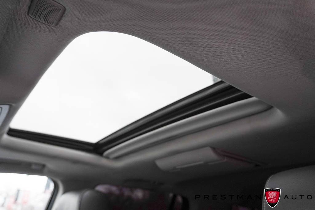 Used 2018 Chevrolet Tahoe Premier AWD/4WD image 25